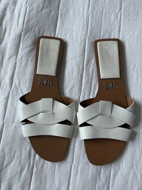 Zara White Leather Knot-Detail Slide Sandals